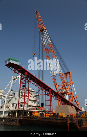 pipe laying and dredging dredger hong kong harbour Stock Photo