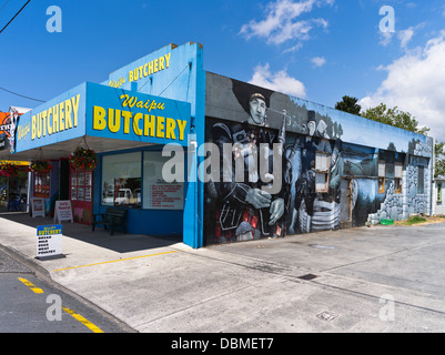dh  WAIPU NEW ZEALAND Scottish bagpiper mural Butchery shop art wall painting Stock Photo