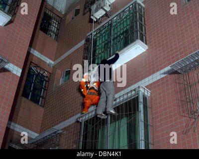 Man trapped hanging from a window after botched prison break A man in a ...