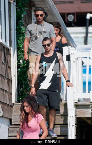 Jenni Farley, Pauly Delvecchio, Vinny Guadagnino, Deena Cortese leave the Jersey Shore house. Seaside Heights, USA - 21.07.11 Stock Photo