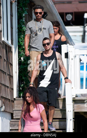 Jenni Farley, Pauly Delvecchio, Vinny Guadagnino, Deena Cortese leave the Jersey Shore house. Seaside Heights, USA - 21.07.11 Stock Photo