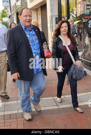 Animator, director and the chief creative officer at Pixar and Walt Disney Animation Studios John Lasseter arrives at the Disney Store on Grafton Street wearing a Pixar Cars 2 shirt Dublin, Ireland - 25.07.11    JOHN LASSETER ,CEO OF PIXAR AND WRITER,DIRECTOR AND ACTOR OF SUCH MOVIES LIKE CARS AND CARS 2, & ALL THE TOY STORY MOVIES ARRIVING AT THE DISNEY STORE ON GRAFTON STREET WEA Stock Photo