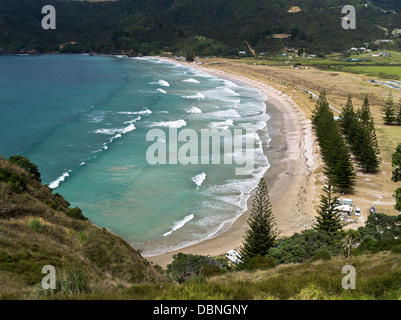 dh  MATAURI BAY NEW ZEALAND Sea surf sandy beach camping site