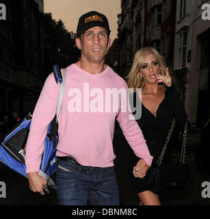chantelle-houghton-and-alex-reid-leaving-their-hotel-on-route-to-reid