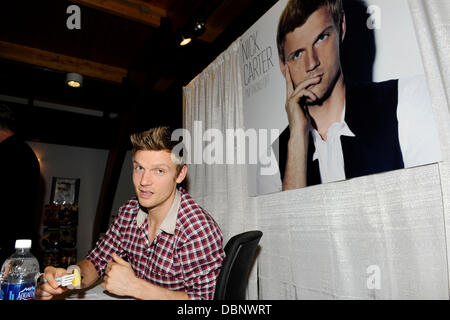 nick-carter-autograph-session-