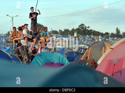 Kostrzyn, Poland. 01st Aug, 2013. People attend Przystanek Woodstock (Woodstock Station) in Kostrzyn, Poland, 01 August 2013. The festival's motto is 'Love, Friendship and Music' and is one of Europe's largest outdoor music festivals. Photo: Britta Pedersen/dpa/Alamy Live News Stock Photo