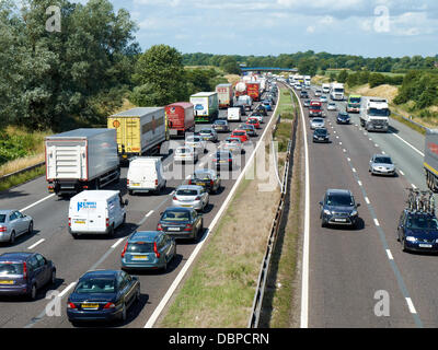 HEAVY TRAFFIC ON THE NORTHBOUND M6 MOTORWAY,NEAR JUNCTION Stock Photo ...