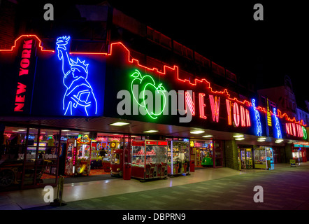 31/07/2013 New York amusement arcade neon sign of the statue of liberty on the seafront in Southend-on-Sea Stock Photo