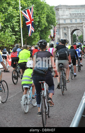 The Mall, London, UK. 3rd August 2013. Cyclists of all ages take part in the Free Cycle event, part of the Prudential RideLondon cycling event. Credit:  Matthew Chattle/Alamy Live News Stock Photo