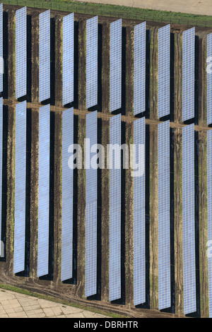 WYMESWOLD AIRFIELD SOLAR FARM WITH MORE THAN 30,000 PANELS, CLAIMED TO BE THE LARGEST IN THE UK. Stock Photo