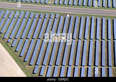 WYMESWOLD AIRFIELD SOLAR FARM WITH MORE THAN 30,000 PANELS, CLAIMED TO BE THE LARGEST IN THE UK. Stock Photo