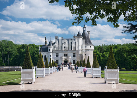 Tourists walking along the avenue leading to the historic French Château Chenonceau in the Loire Valley, France Stock Photo