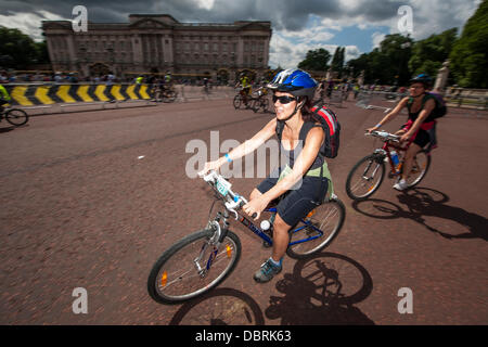 London, UK. 3rd August, 2013. Cyclists of all ages enjoy the summer weather as they pass Buckingham Palace as part of the Prudential RideLondon taking place over the weekend of Saturday 3 August 2013. Buckingham Palace, London UK. Credit:  Guy Bell/Alamy Live News Stock Photo