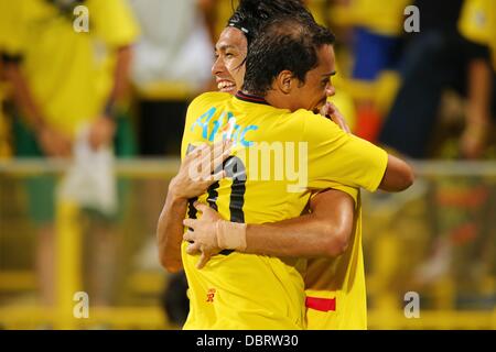 (L-R) Leandro Domingues, Masato Kudo (Reysol), AUGUST 3, 2013 - Football / Soccer : 2013 J.LEAGUE Division 1 match between Kashiwa Reysol 2-1 Sagan Tosu at Hitachi Kashiwa Stadium, Chiba, Japan. Credit:  AFLO SPORT/Alamy Live News Stock Photo