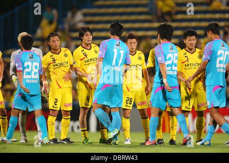 Two team group, AUGUST 3, 2013 - Football / Soccer : 2013 J.LEAGUE Division 1 match between Kashiwa Reysol 2-1 Sagan Tosu at Hitachi Kashiwa Stadium, Chiba, Japan. Credit:  AFLO SPORT/Alamy Live News Stock Photo