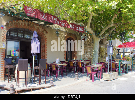 Village Saint Saturnin les Apt Provence Vaucluse Stock Photo