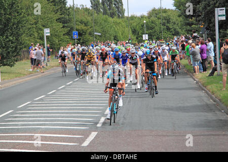 Prudential RideLondon London-Surrey Classic. Sunday 4th August 2013. 150 top international professional cyclists compete around a 137.2mile circuit which roughly follows the London 2012 Olympic Road Race route. Peloton at East Molesey, Surrey, England, UK. Credit:  Ian Bottle/Alamy Live News Stock Photo