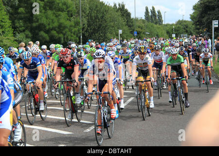 Prudential RideLondon London-Surrey Classic. Sunday 4th August 2013. 150 top international professional cyclists compete around a 137.2mile circuit which roughly follows the London 2012 Olympic Road Race route. Peloton at East Molesey, Surrey, England, UK. Credit:  Ian Bottle/Alamy Live News Stock Photo