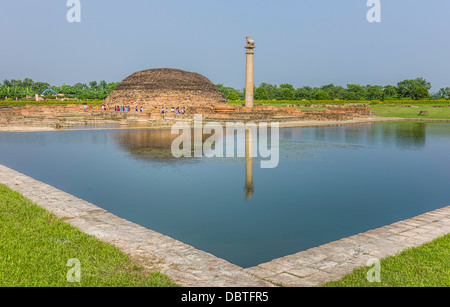 Ancient Buddhist stupa and Ashoka pillar on a bright sunny day in Vaishali, near Patna, Bihar, India. Stock Photo