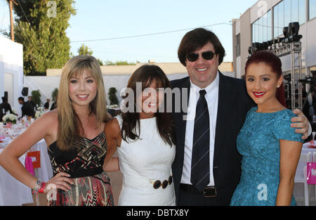 Jennette McCurdy, Lisa Lillien, Ariana Grande and Guest The 2011 Angel Awards Held at Project Angel Food Hollywood, California - 20.08.11 Stock Photo