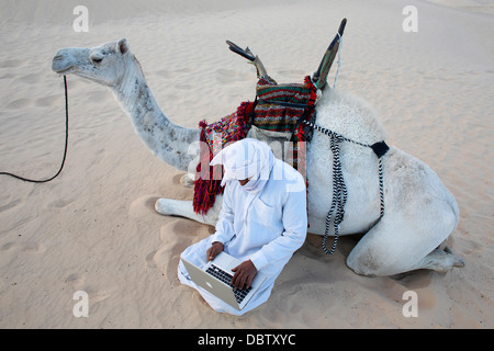 Bedouin using a laptop in the Sahara, Douz, Kebili, Tunisia, North Africa, Africa Stock Photo