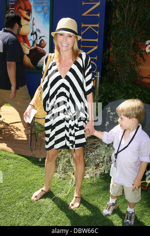 Julie Bowen with son Oliver McLanahan Phillips World Premiere of Disney's  'The Lion King 3D' held at the El Capitan Theatre Hollywood, California - 27.08.11 Stock Photo