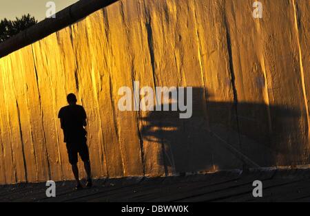 A stands at the East Side Gallery in Berlin, Germany, 30 July 2013. Photo: Paul Zinken Stock Photo