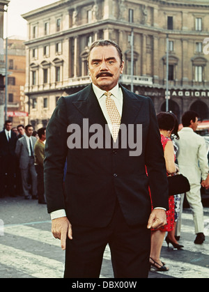 1960s PORTRAIT ACTOR ERNEST BORGNINE ON SET IN EUROPE Stock Photo