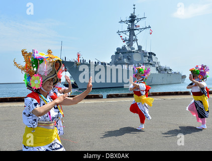 Aomori folk dancers perform a traditional Nebuta dance in honor of the arriving USS Fitzgerald August 5, 2013 in Aomori, Japan. Stock Photo