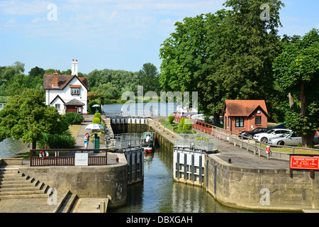 The Goring Lock, Goring-on-Thames, Oxfordshire, England, United Kingdom Stock Photo