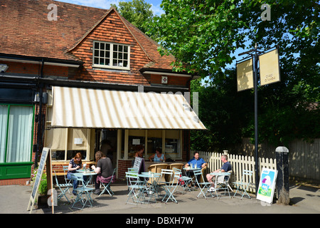 Pierreponts Cafe, High Street, Goring-on-Thames, Oxfordshire, England, United Kingdom Stock Photo