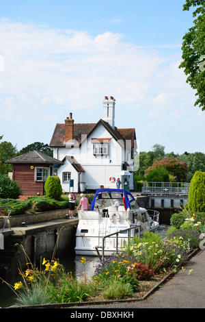 The Goring Lock, Goring-on-Thames, Oxfordshire, England, United Kingdom Stock Photo