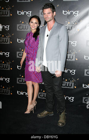 Rachael Leigh Cook and Daniel Gillies The CW's Premiere Party held at Warner Bros. Studios Lot Burbank, California - 10.09.11 Stock Photo