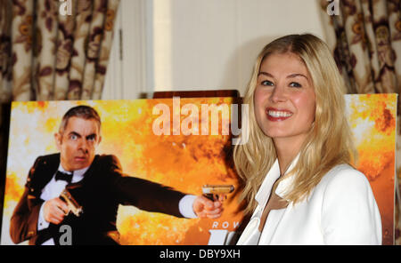 Rosamund Pike at a photocall for the release of 'Johnny English Reborn' at The Mandarin Oriental London, England - 12.09.11 Stock Photo