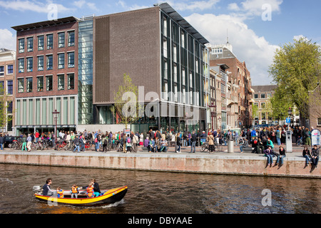 People queuing to the Anne Frank House museum, boat on Prinsengracht canal, Holland, Netherlands. Stock Photo
