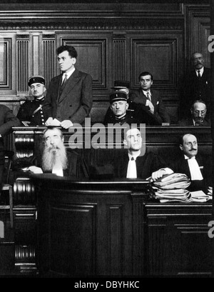 Paul Gorgulov (or 'Gorguloff', 1895-1932), assassin of the french president Paul Doumer, in the dock of the cour d'Assises de la Stock Photo