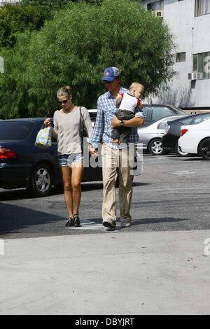Ali Larter with husband Hayes MacArthur and their son Theodore leaving Hugo's restaurant in west Hollywood Los Angeles, California - 15.09.11 Stock Photo
