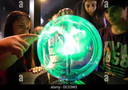 Berlin, Germany. 06th Aug, 2013. Children experiment at the Science Center Spectrum of the German Museum of Technology Foundation in Berlin, Germany, 06 August 2013. The Science Center Spectrum will reopen after extensive renovation works on 09 August 2013. Photo: MAURIZIO GAMBARINI/dpa/Alamy Live News Stock Photo