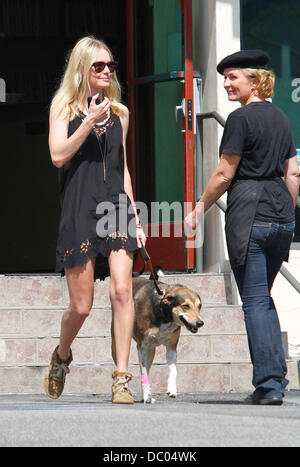 Kate Bosworth leaving a veterinary surgery with her dog in West Hollywood Los Angeles, California, USA - 20.09.11 Stock Photo