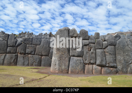 Giant stone walls at Sacsayhuaman, Inca site near Cuzco, Peru Stock Photo