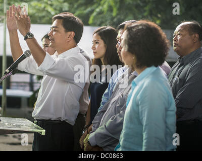 Bangkok, Thailand. 5th Aug, 2013. Former Thai Prime Minister ABHISIT VEJJAJIVA speaks at a Thai Democrats' event in Bangkok Monday. Abhisit spoke at a gathering of Thai Democrats in a working class neighbohood of Bangkok off of Rama VI Road. He spoke out against the Pheu Thai's amnesty efforts, which could lead to Thaksin Shinawatra returning to Thailand. Credit:  Jack Kurtz/ZUMAPRESS.com/Alamy Live News Stock Photo