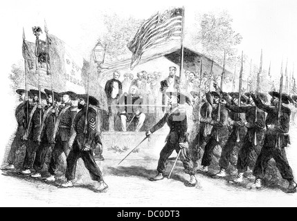 1800s 1860s JULY 4 1861 REVIEW FEDERAL TROOPS PRESIDENT ABRAHAM LINCOLN & GENERAL SCOTT 39TH NY INFANTRY GARIBALDI GUARD Stock Photo