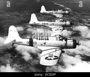 1940s THREE WORLD WAR II US NAVY DIVE BOMBERS FLYING IN FORMATION Stock Photo