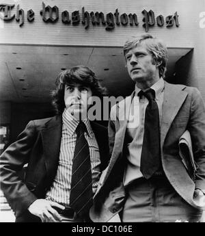 PICTURED: Feb. 2, 1976 - Washington D.C. U.S. - Actors DUSTIN HOFFMAN and ROBERT REDFORD outside the Washington Post, as they co-star in a scene from the film, 'All the President's Men.' (Credit Image: © KEYSTONE Pictures USA/ZUMAPRESS.com) Stock Photo