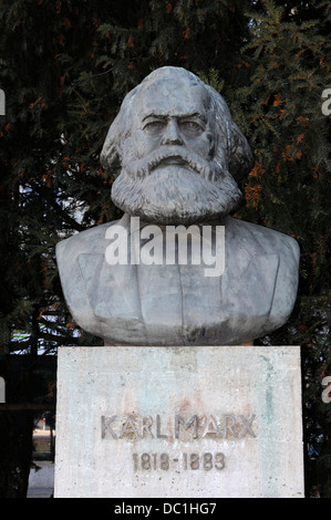 Bronze bust of Karl Marx (1818-1883), Karl-Marx-Allee, Berlin, Germany. Stock Photo