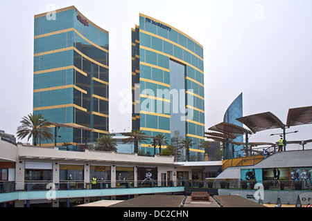 JW Marriott Hotel and Larcomar shopping centre at Malecón Cisneros on the cliffs of Miraflores. Lima, Peru. Stock Photo