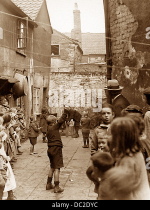 Back-alley cricket early 1900s Stock Photo