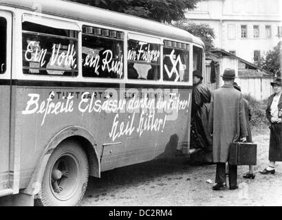 The slogan 'One people, one Reich, one Führer. Freed people of Alsace thank the Führer! Heil Hitler!' and a swastika are painted on a bus of the transport company 'Stuttgarter Strassenbahnen' (Trolleys of Stuttgart). Date and place unknown (around 1940). After the occupation of Alsace and the integration into the German civil administration, the new territory was united with the Gau (province) Baden to form the new Gau Baden-Elsass. Fotoarchiv für Zeitgeschichte Stock Photo