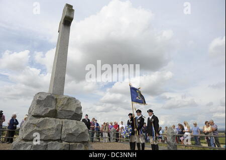 Flodden, Coldstream, Scotland, UK. 8th August 2013.  Coldstream Civic Week Flodden Rideout, Coldstreamer Grant Campbell and left-hand man Liam Wallis  and Colin Leifer right-hand man at the Memorial at Flodden to lay a wreath in memory of the fallen.  Credit:  Rob Gray/Alamy Live News Stock Photo