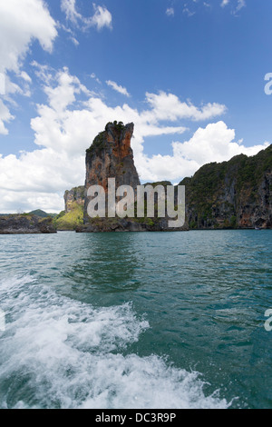 View onto Rock Formations approaching Railay beach in the Krabi Province, Thailand Stock Photo